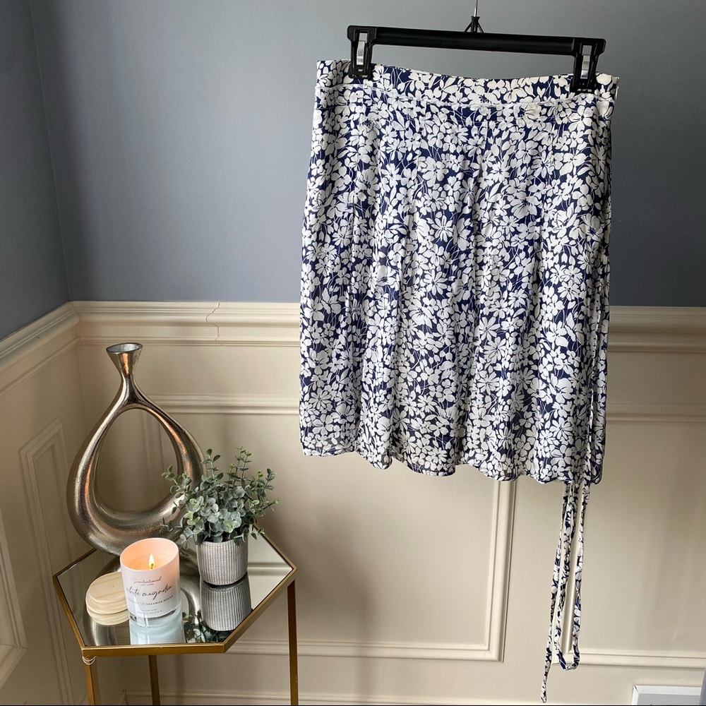 Burberry Silk Pleated Skirt Size US 6/M